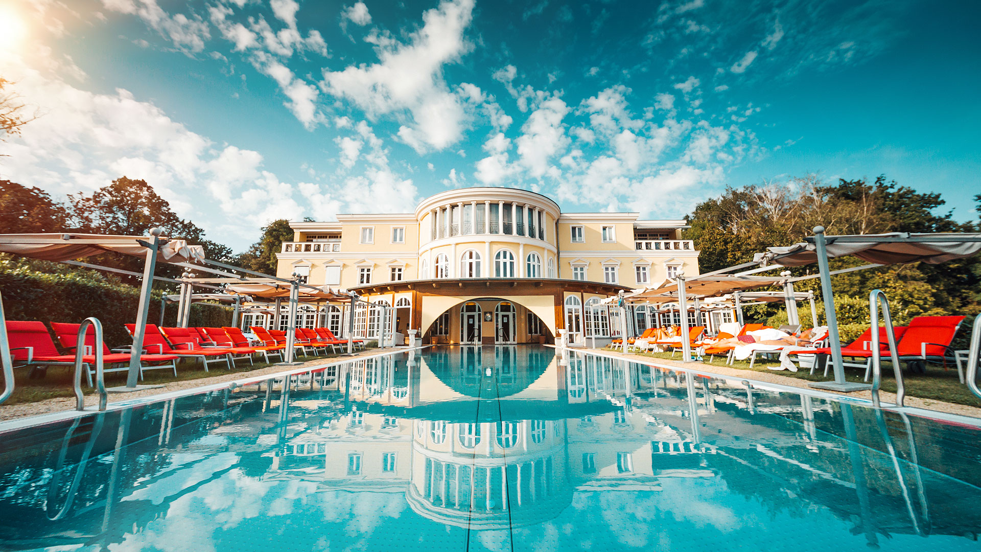 hotel-bei-schumann-wellness-resort-aussenansicht-spa-tempel-tag BEI SCHUMANN