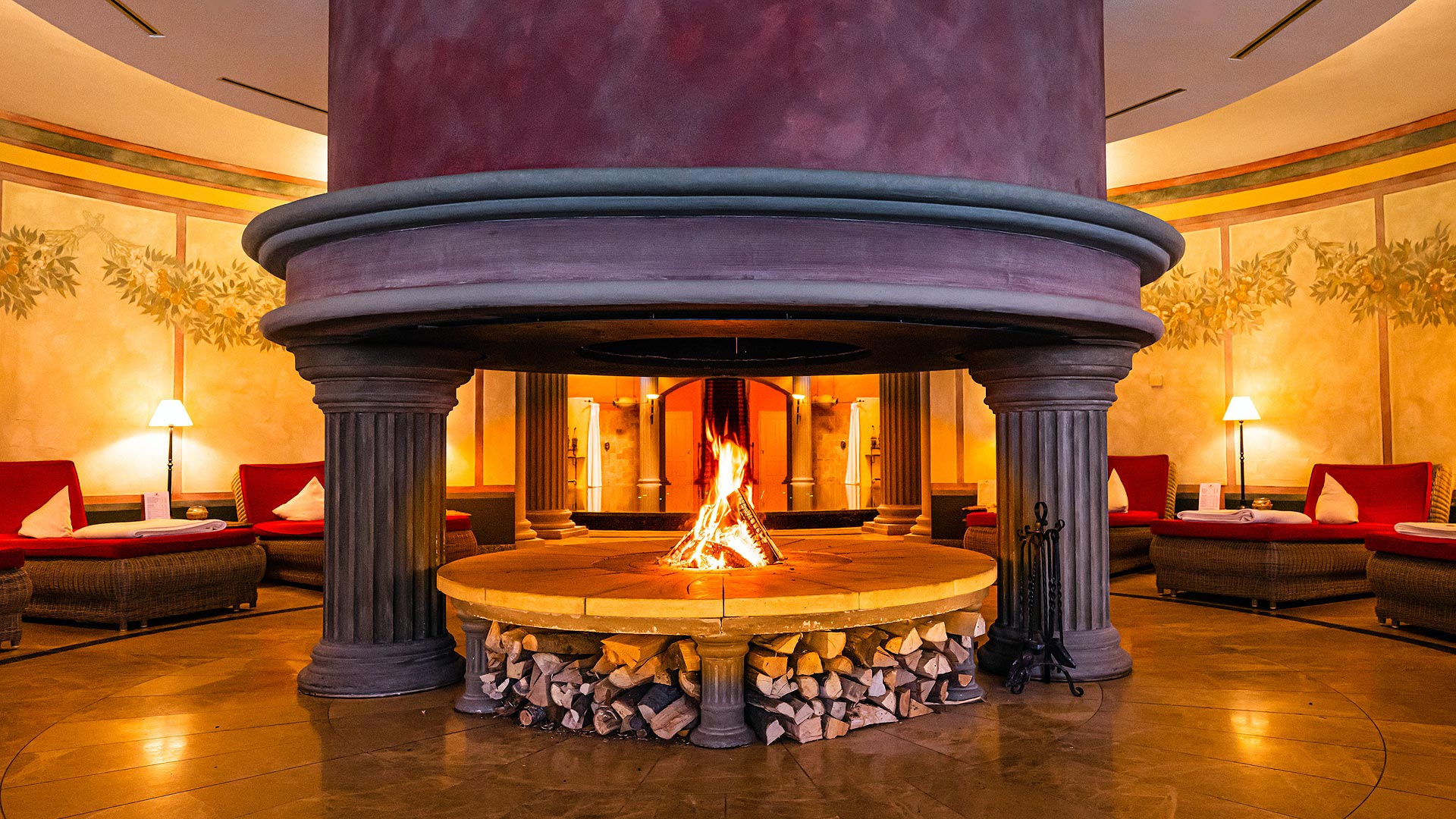 BEI SCHUMANN SPA-TEMPEL KAMIN
